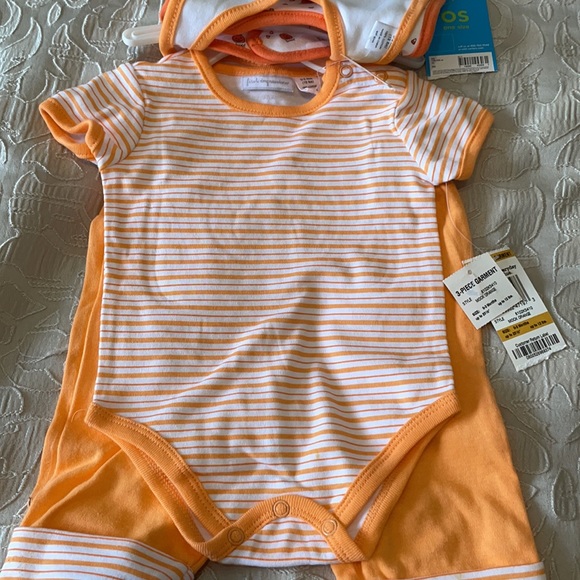 Carter’s My First Halloween 0-3 months 3 Piece Set NWT and My First Easter Bib - Picture 4 of 13